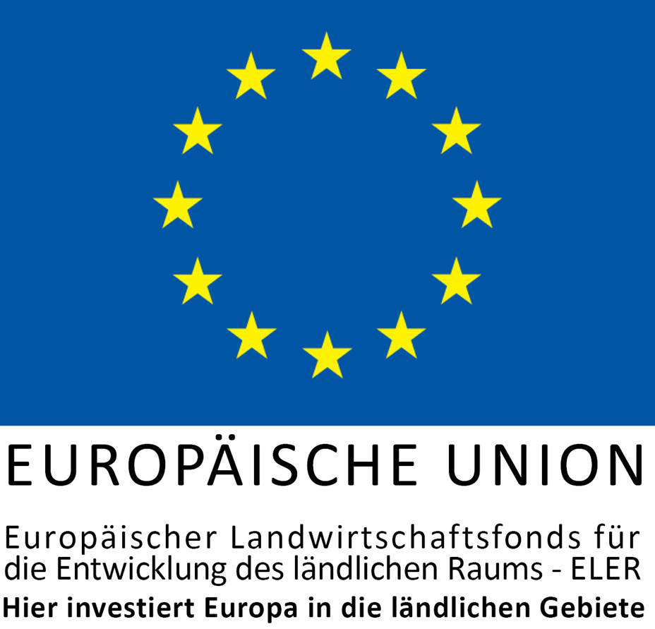 Flagge der EU mit dem Text über den Europäischen Landwirtschaftsfonds für ländliche Entwicklung.